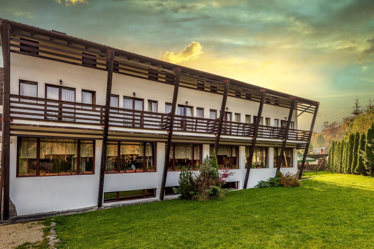 Casa Muntelui Hotel Fundata Luaran gambar